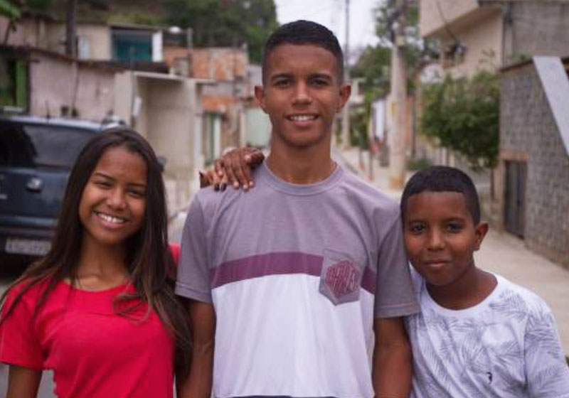 Leia mais sobre o artigo Favela do Rio revela irmãos com dom especial