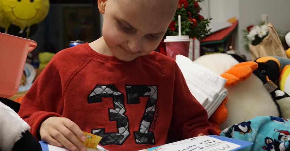 Leia mais sobre o artigo Vítima de câncer, garotinho de 9 anos adianta seu último Natal