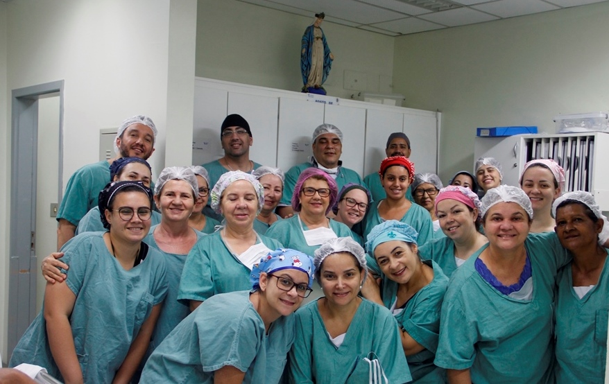 Leia mais sobre o artigo Profissionais do Hospital Santa Lucinda encontram, na oração, forças para  enfrentar a rotina do Centro Cirúrgico