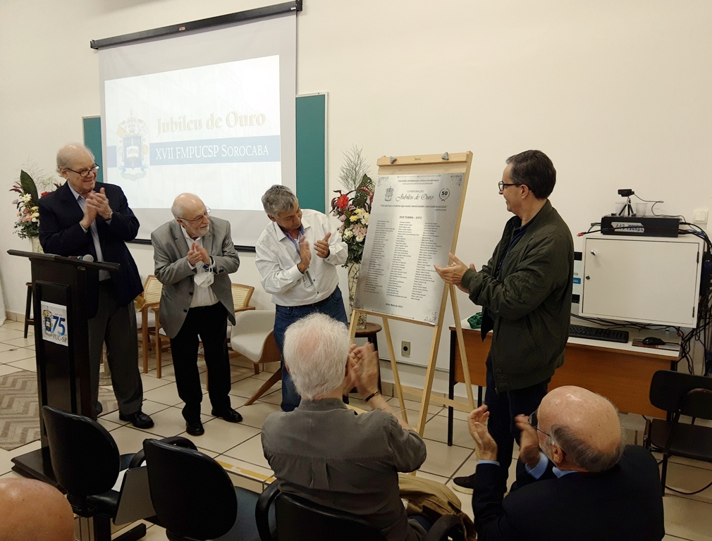 Read more about the article XVII Turma de Medicina celebra 50 anos de formatura